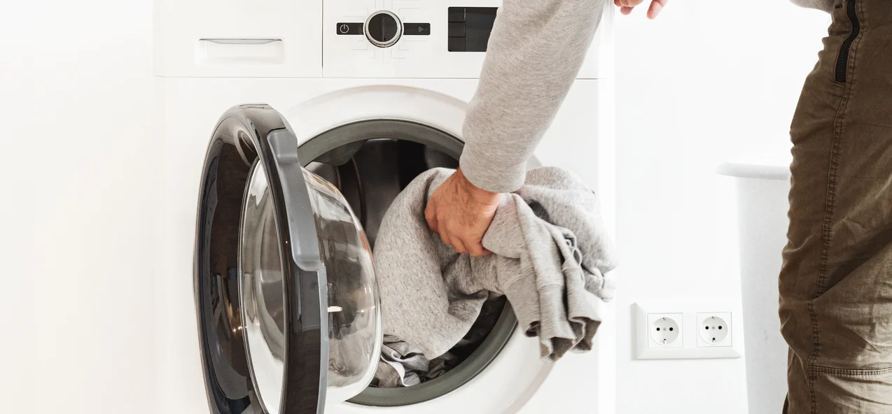 Amana electric dryer with a simple control panel